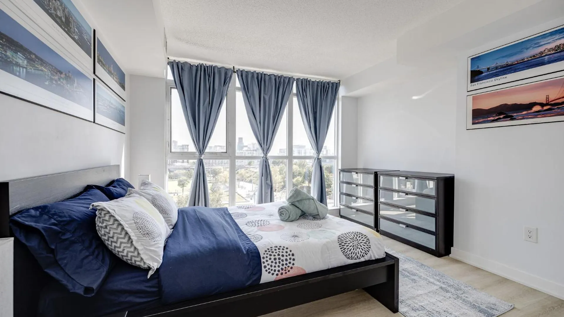 3Bdrm Lake View Condo In Toronto 0*,  Canada