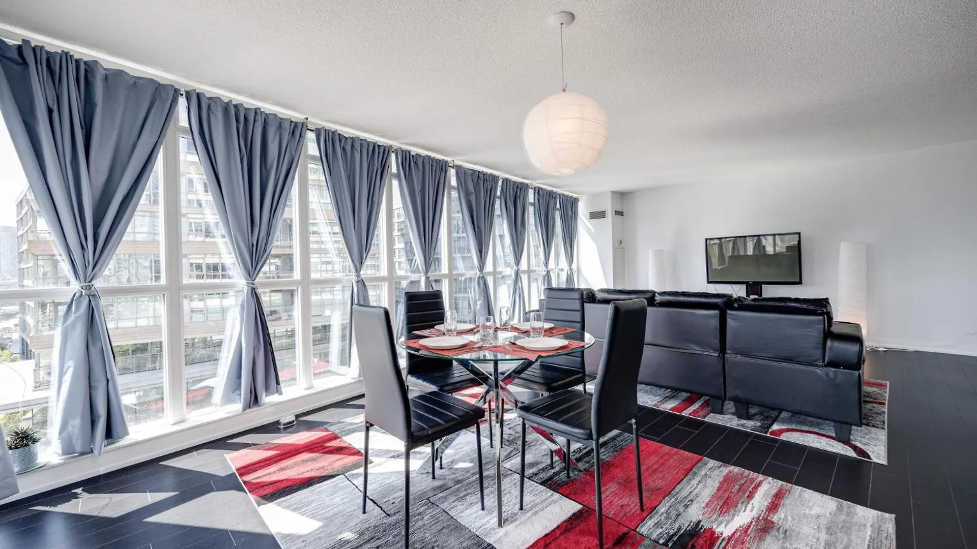 Apartment 3Bdrm Lake View Condo In Toronto Canada